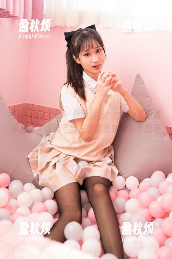 Feilin嗲囡囡 - 最新图包：gary维爱居家日常，谁说不能左手拿着零食右手抱着猫？