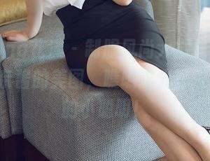 HuaYang花漾 – 制服风尚大挑战：Emily顾奈奈酱的美图，瞧瞧这光影没在打光的小聪明！
