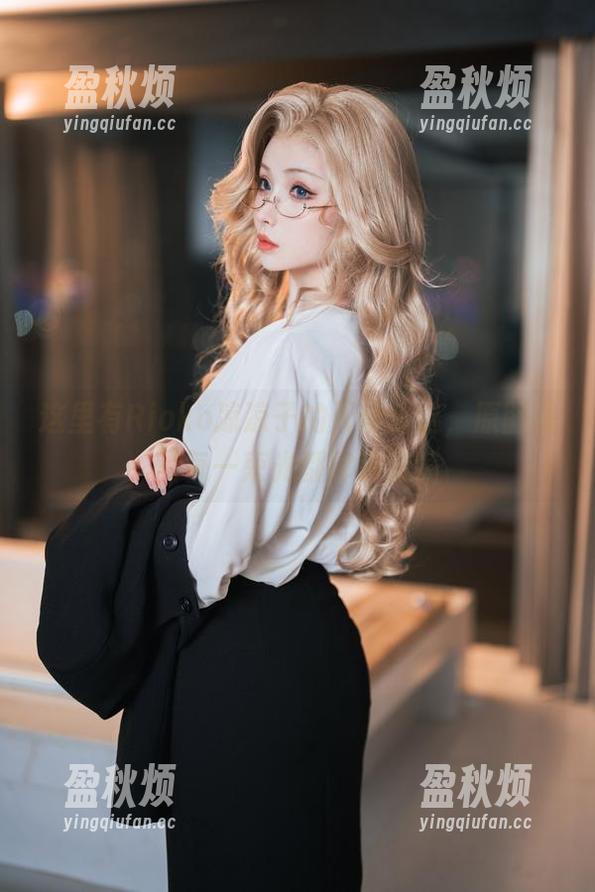 这里有Rioko凉凉子的天使精选，原图里的每一束光都肆意流淌