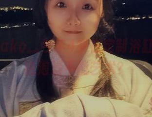 看Sayako＿今年4岁在定制浴缸里，谁说泡澡不能艺术？