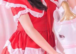 TouTiao头条女神 – 想看洛洛可的内衣？别客气，免费送你一份！