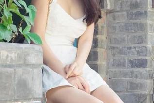UGirls尤果网 – 齐贝贝的高清丝袜图集，里面藏着你没有想过的色彩组合吧！