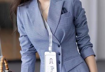 Xiuren秀人网 – 一眼撩到职业生涯，冯木木的免费职场OL制服美图不赞不行！
