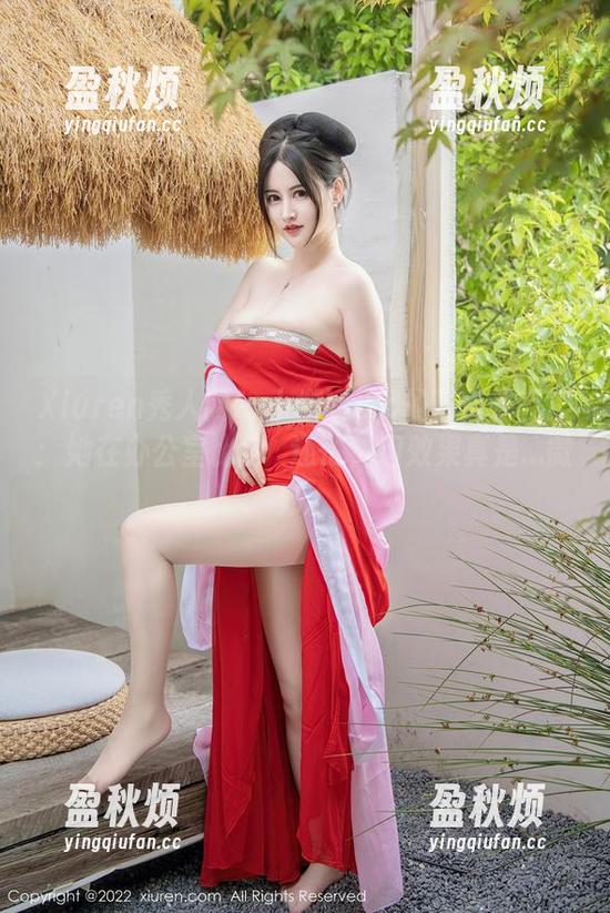Xiuren秀人网 - 小樱koko的写真作品集：她在办公室比老闆还忙，但效果真是...微妙。