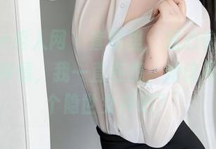 Xiuren秀人网 – 套图里，温心怡的婚纱配上那神情，我一直在想，她该不会也是个隐世女神吧？