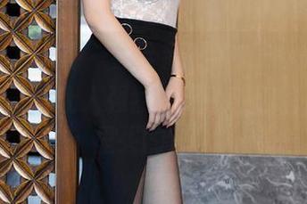 YouMi尤蜜荟 – 老母亲附体，Emily尹菲的棉袜美图让人强烈想问：“你到底在哪里买的？”
