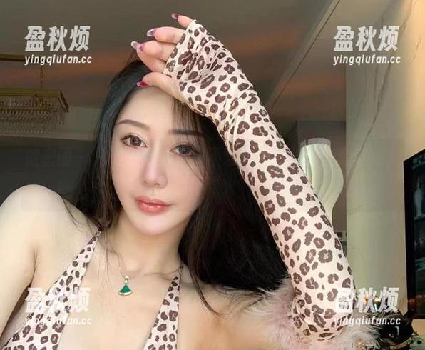 微密圈 - 从私有到公开，不爱笑的赛琳的全套下载，听说很“火”！