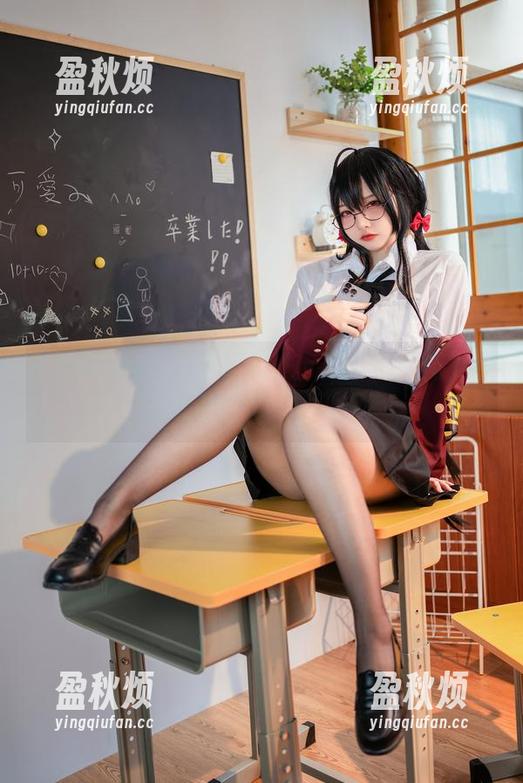 二佐Nisa与女孩们的法宝：乖巧的穹妹校服套图，快来瞅瞅！