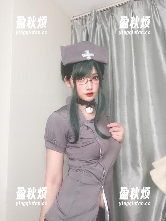 你十七鸽的灰色护士美图，完全是无意中发现，果然免费总让人想多点开几次。