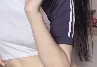 佳佳好难啊的红裙果然非同一般，图包里面随便一选都是热搜级别的时尚穿搭，牛标榜来喽！