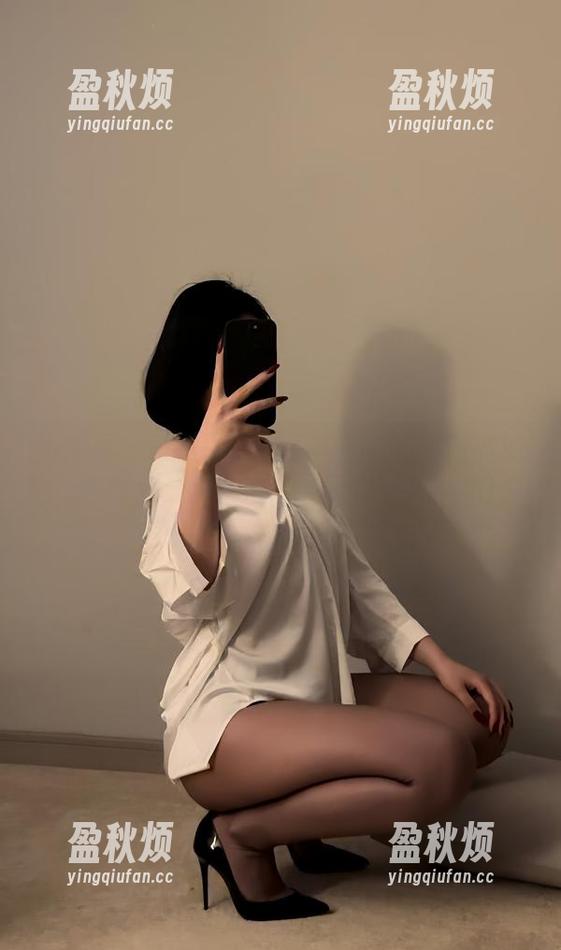 微密圈 - 杂家眼中的保守的二舅妈与她的白色图包，反正没东西是单一面孔的！