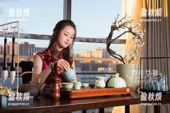克拉女神 - 妹妹也没啥了不起，但大阳这张照片，喔，免费下载？我爱了！