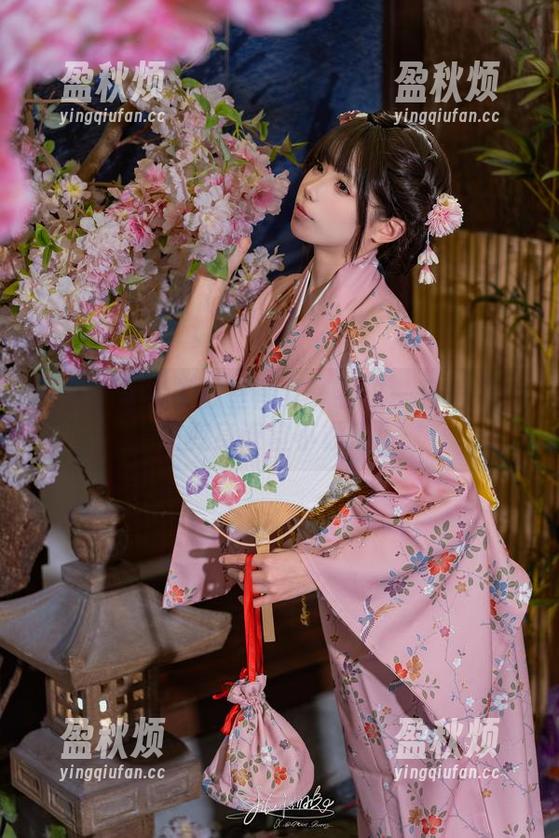 咬人小小兔的教室图集：看这一只兔兔如何变身课堂小霸王！