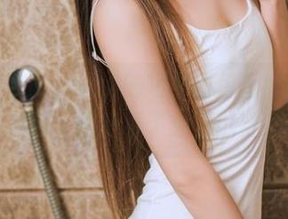 头条女神 – COCO的短裙图包上线，快来下载，保证看了想要试穿！
