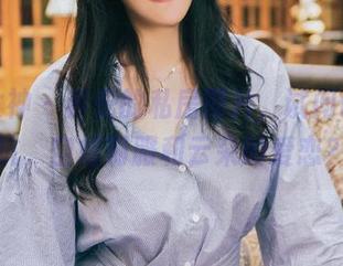 头条女神 – 乔安的私房图片，试问谁能抵抗，空姐制服和云朵的爱恋？