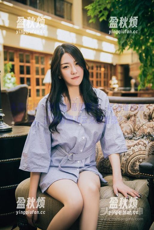 头条女神 - 乔安的私房图片，试问谁能抵抗，空姐制服和云朵的爱恋？