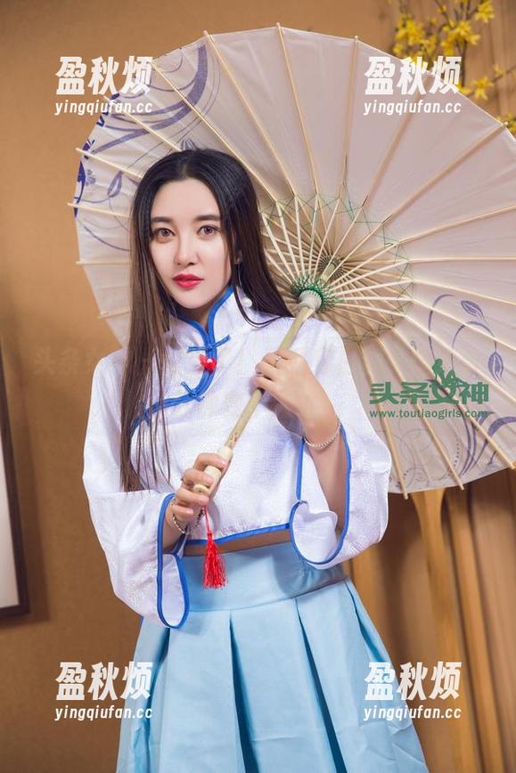 头条女神 - 惊呆了！语溪穿白裙，壁纸分分钟变个人才！
