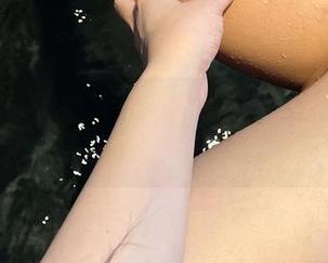微密圈 – 浴室戏水，奶雯的性感图集，话题无处不在