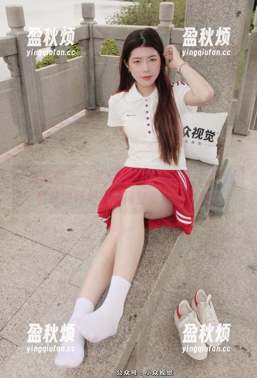 小众视觉 - 一组免费的水手服照片，看小薯条如何把校园风穿得如此出彩！