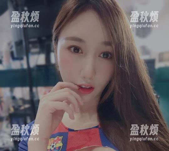 微密圈 - 人设都崩了，小玉吃果冻腿部特写原图，这波腿控不想承认自己心动啦。
