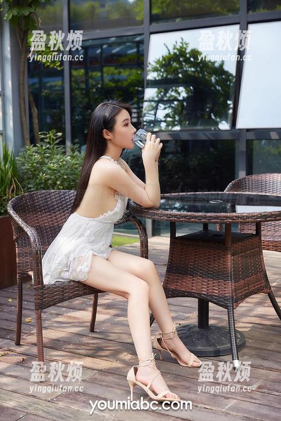 尤蜜荟 - 提到抖娘利世，想当然的红颜玉体与原图