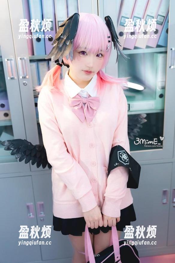 快来图库下载弥美Mime的魔法少女伊莉雅，她的金猫似乎在寻求关注哦！
