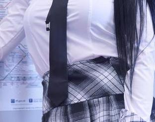 做个大胆的决定，免费在线尽情欣赏普美(bomi)的连衣裙套图，是时候给你的屏幕换装了。