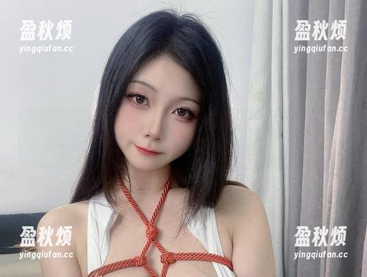 末夜787和她的定制套装，图集里充满了意想不到的邂逅，谁能猜到呢？