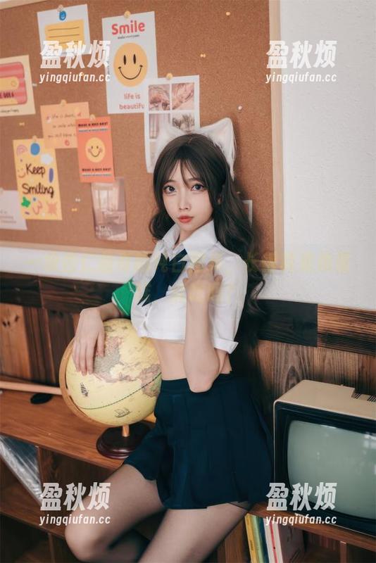 一块杏仁曲奇的纯白图集，长得真是像蛋糕，能吃吗？
