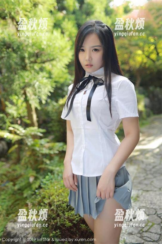 模范学院 - Abby王乔恩的长腿套图，很难不多看几眼哦。