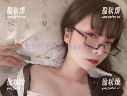 最新写真：次屁啦在油亮的世界里游荡！