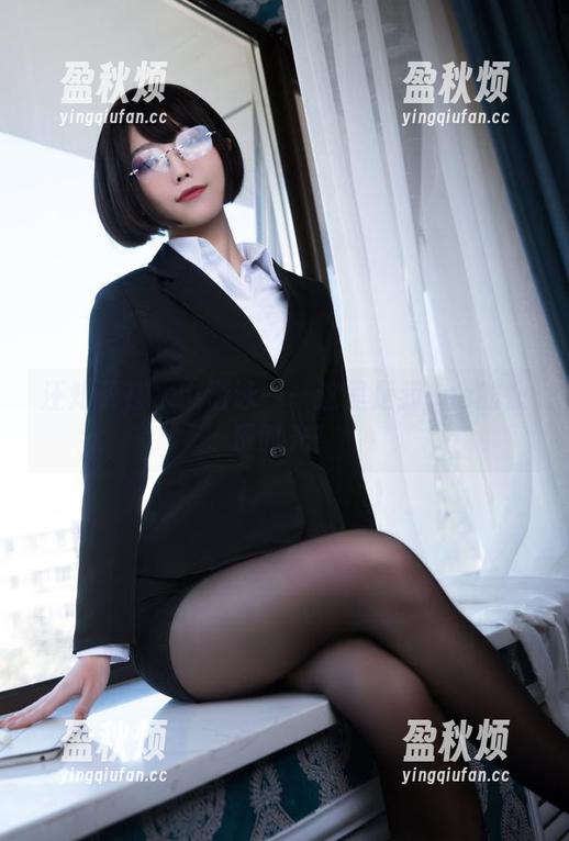 汪知子在水中游泳——这里是我cos的快乐时光！