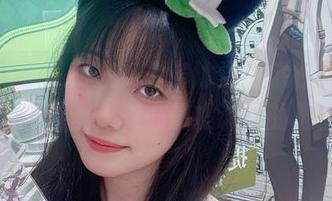 户外写真又一波，炸酱沐沐到底在哪儿找的这片风景，真心想投诉我的周围！