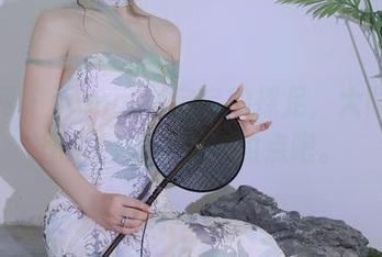秀人网 – summer宝宝的裸足，大概是原图中最让人唏嘘的点吧。