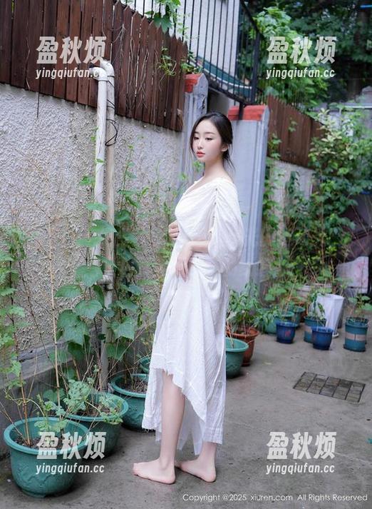 秀人网-何梦兮Stacy 秀人网 - 何梦兮Stacy无圣光的运动秀:只剩真实和原图的纠缠