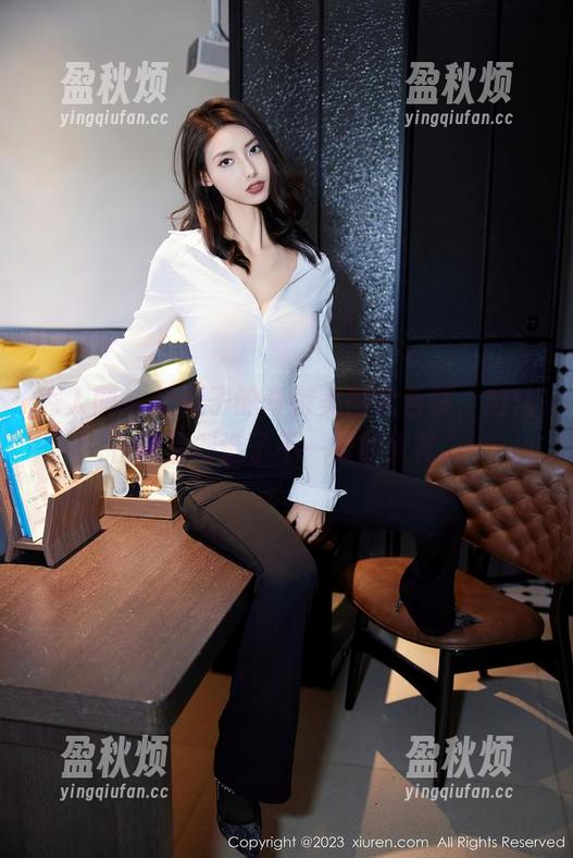 秀人网 - 奶瓶子的奇特美图大合集，肉丝在这里创造了不一样的火花。