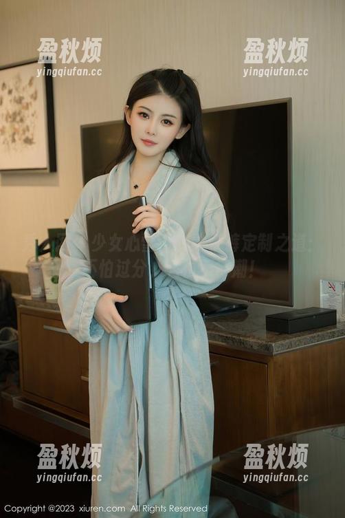 秀人网-少女心雪雪 秀人网 - 少女心雪雪的牛仔裤定制之道:不怕过分,只怕不够潮!