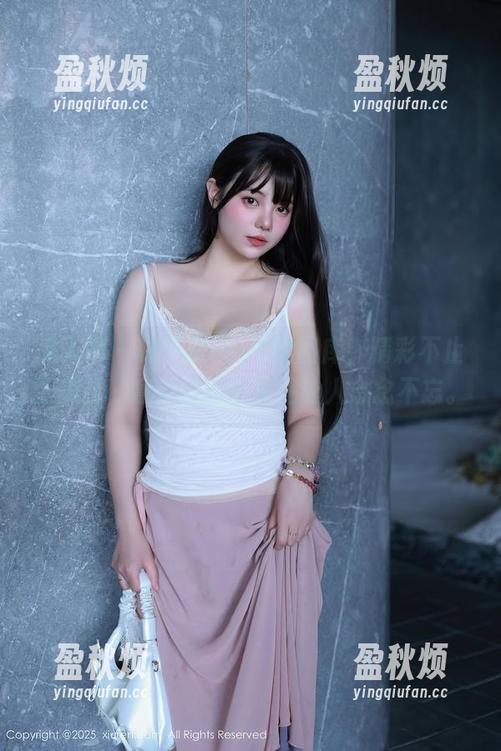 秀人网-林子欣reya 秀人网 - 林子欣reya的图库,精彩不止于美腿,意外的视野总是让人念念不忘。