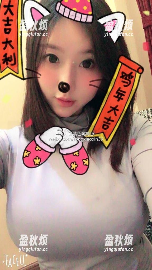 微密圈 - 童小芯的黑丝写真，一不小心让我反复思考着那种轻盈感