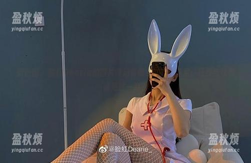微密圈 - 脸红Dearie的图片背后有黑色网状比基尼：狂野与优雅谁更胜一筹？