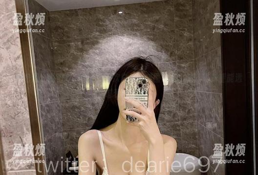 微密圈 - 脸红Dearie，每次白丝的美图都是个谜，真希望能透过表面瞅瞅！