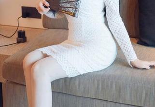花漾show – 要下载心上可Flora的连体衣套图了，手动撒花，真的是很值得！