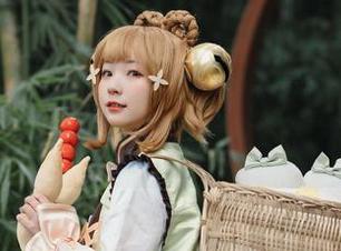 花铃Hana带你潜入JK死库水的奇幻Cos世界，分享各色姿态