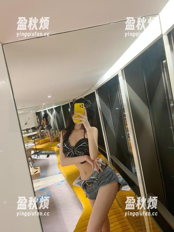 微密圈 - 膝盖与牛仔裤：葛征写真合集中的‘意外’展示