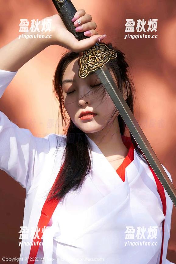 蜜桃社 - 赤裸裸的黑色诱惑，伊琳的皮衣在高清原图下偷走了谁的心？