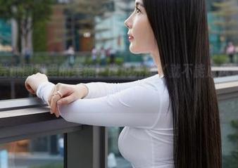 蜜桃社 – 尝试图册里的美绪：谁说光脚丫就不能成风景！裸足写真来打脸