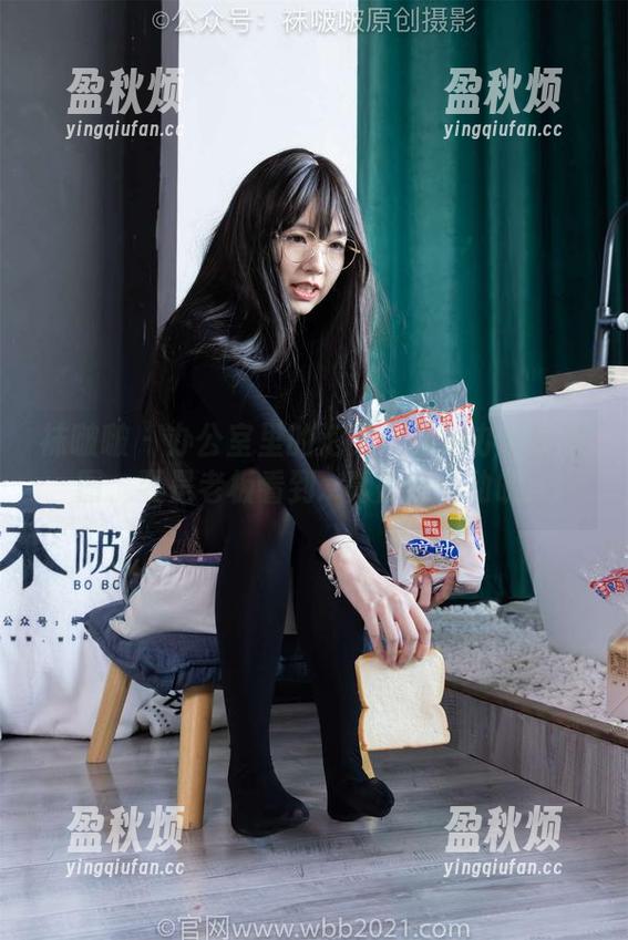 袜啵啵-泡芙 袜啵啵 - 办公室里的泡芙:私拍办公室套图,要是老板看到...真是惊心动魄!
