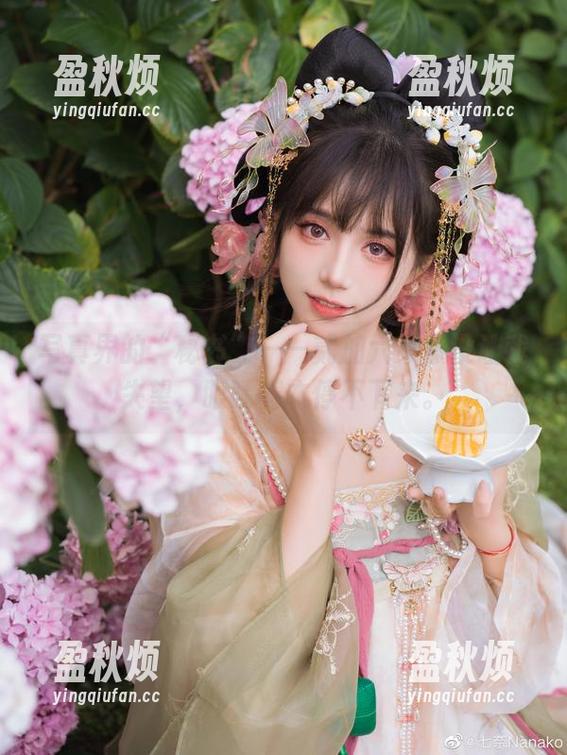 贰加六 写真界的“秘书”——贰加六果然没让我失望,眼睛根本停不下来。