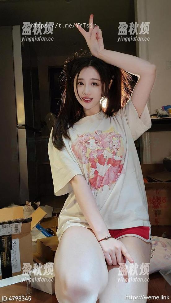 微密圈 - 壁纸上的夺目，酒红礼服和轩子巨二兔，这组合就像分不清哪个更好看。