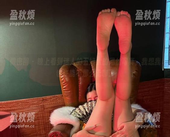 微密圈 - 晚上看到迷人的五姨太的黑丝写真，我想我也许能不那么无聊了